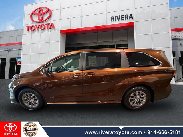 Certified 2023 Toyota Sienna LE FWD image 8