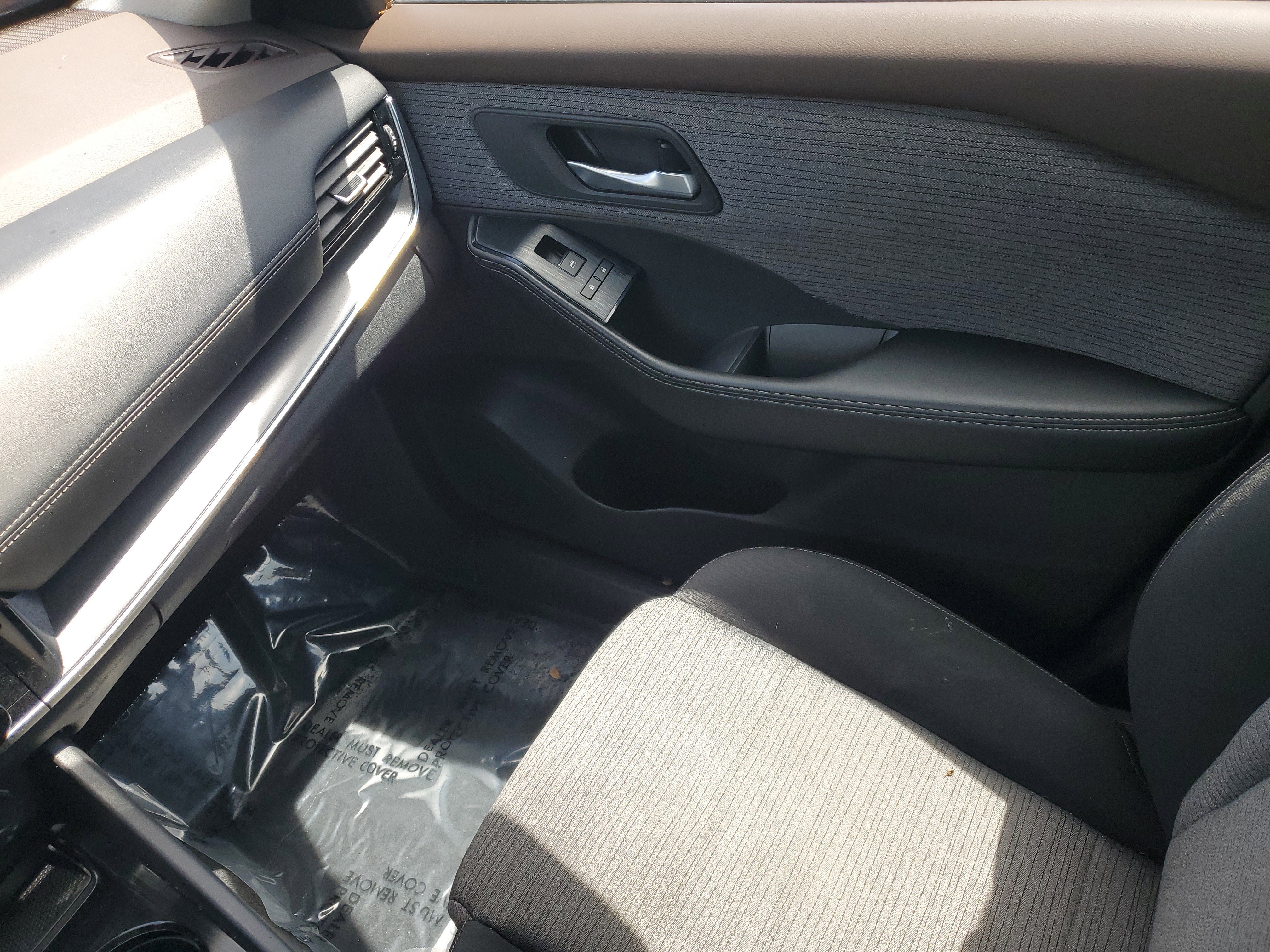 Used 2021 Nissan Rogue SV image 10