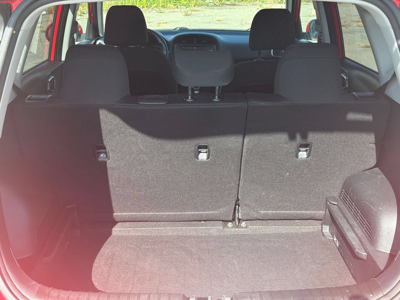Used 2025 Kia Soul LX w/ LX Technology Package FWD image 26