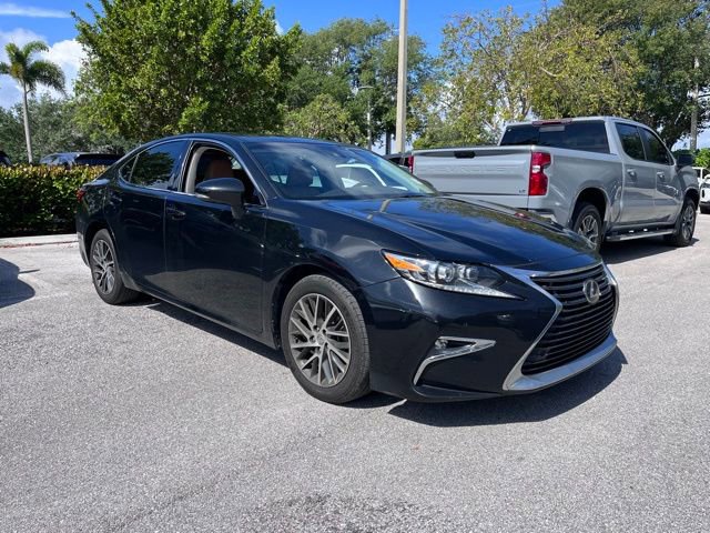 Used 2017 Lexus ES 350 w/ Luxury Package FWD image 1