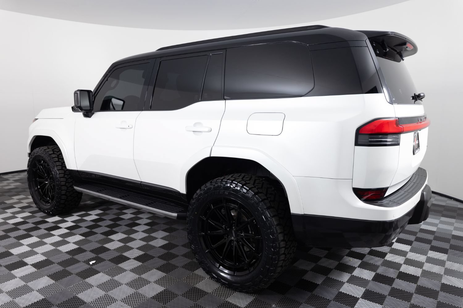 Used 2025 Lexus GX 550 w/ Accessory Package (2T) AWD/4WD image 4