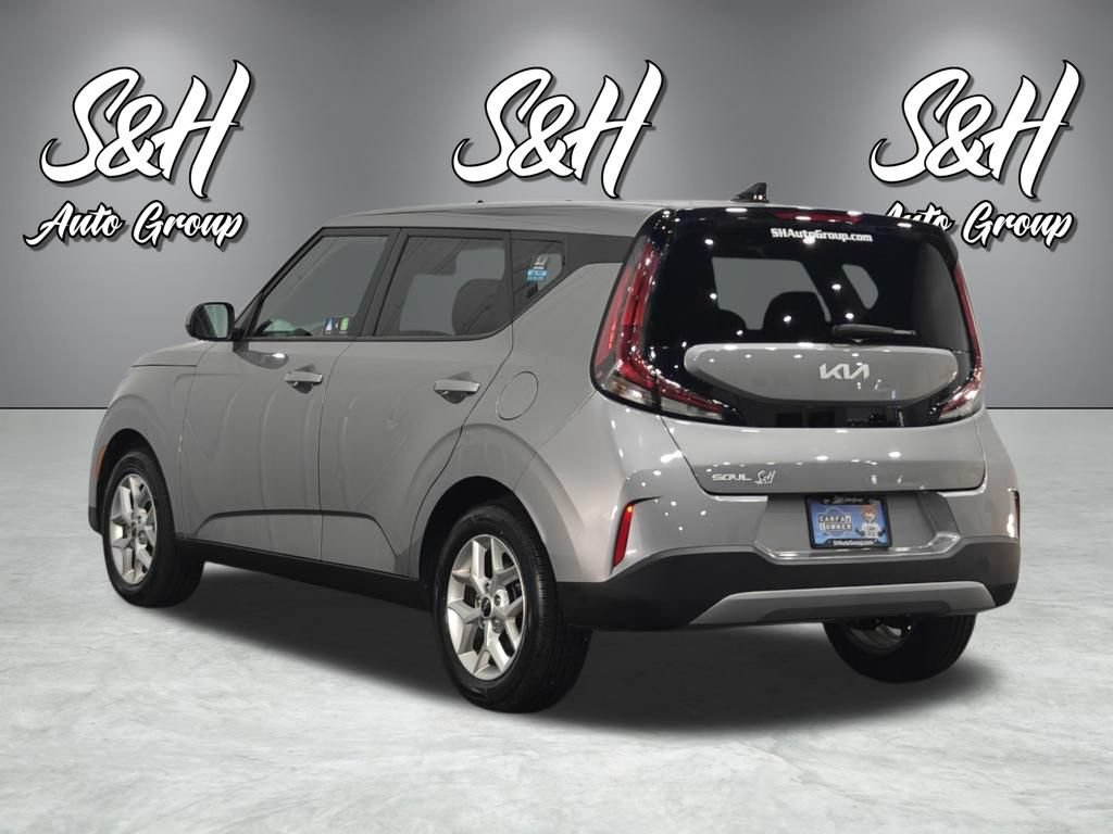Used 2025 Kia Soul LX w/ LX Technology Package FWD image 13