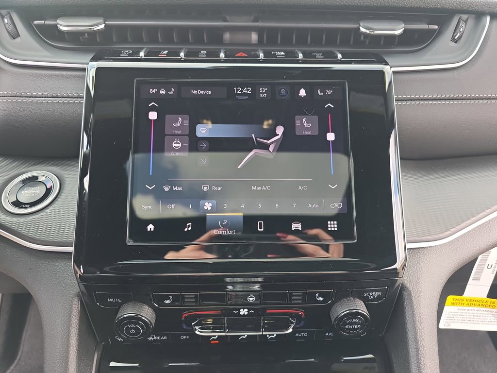 New 2025 Jeep Grand Cherokee Altitude image 20