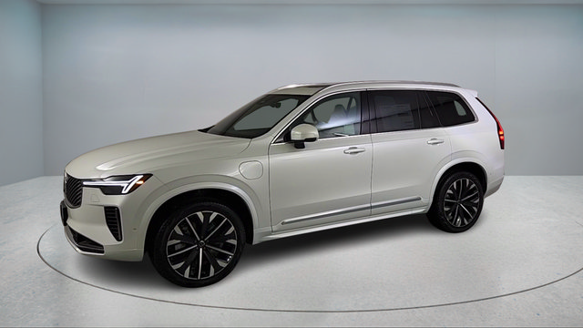 New 2026 Volvo XC90 T8 Plus w/ Protection Package Premier AWD/4WD image 3