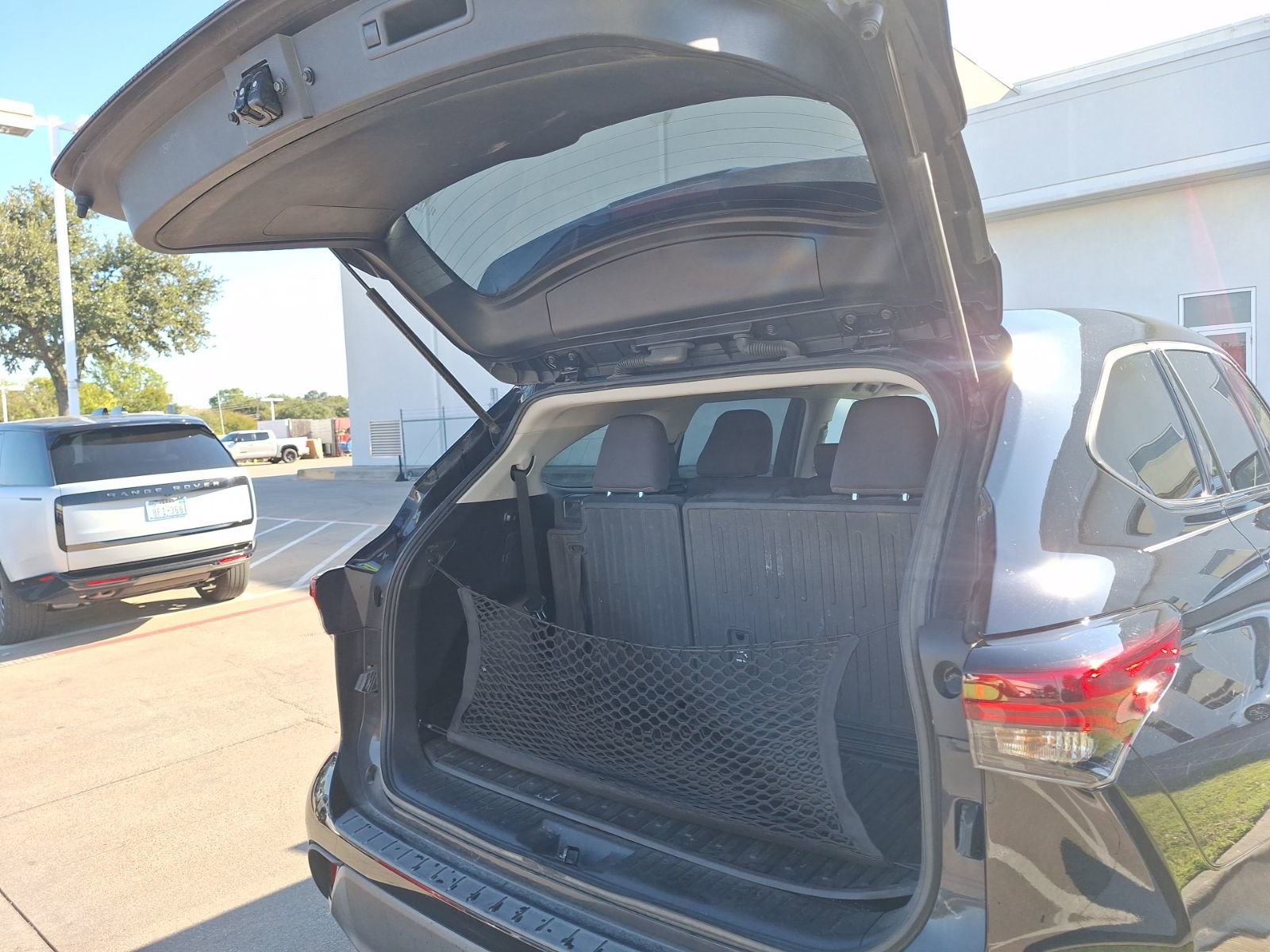 Used 2022 Toyota Highlander L image 33