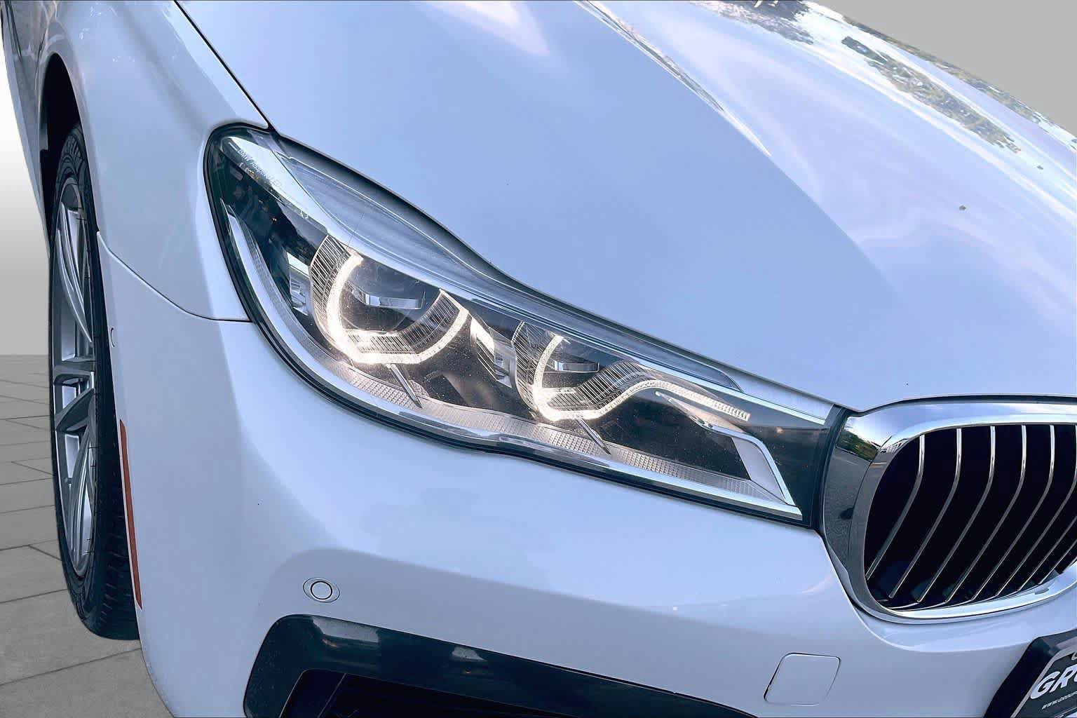 Used 2019 BMW 750i xDrive w/ M Sport Package AWD/4WD image 26