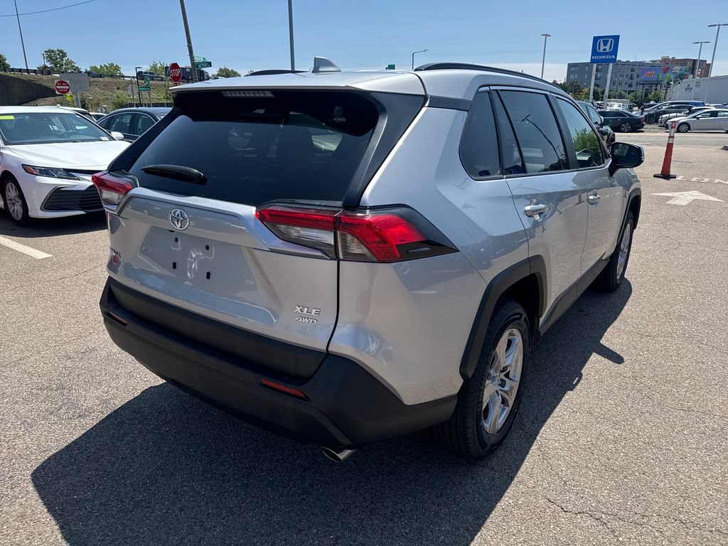 Used 2025 Toyota RAV4 XLE AWD/4WD image 8