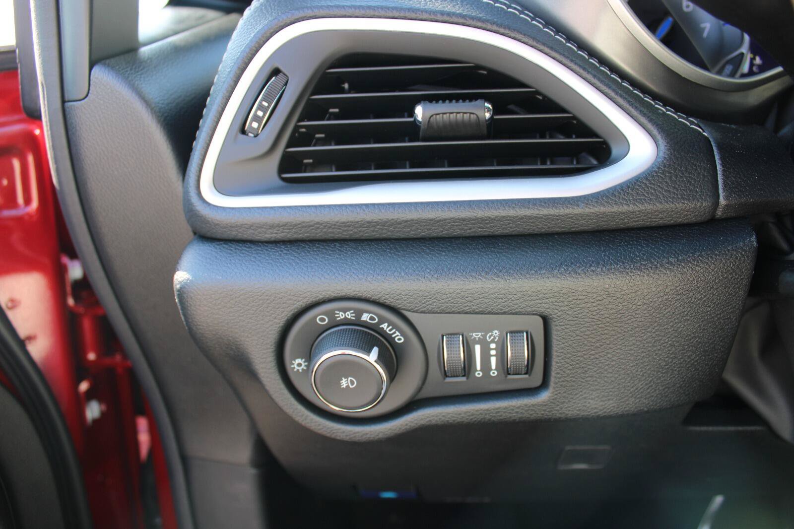 New 2026 Chrysler Pacifica Select FWD image 13