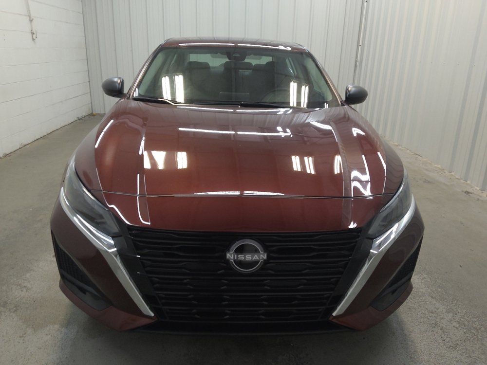 Used 2025 Nissan Altima 2.5 SV FWD image 14