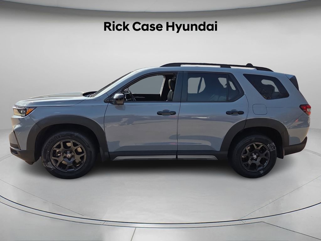 Used 2023 Honda Pilot TrailSport image 3