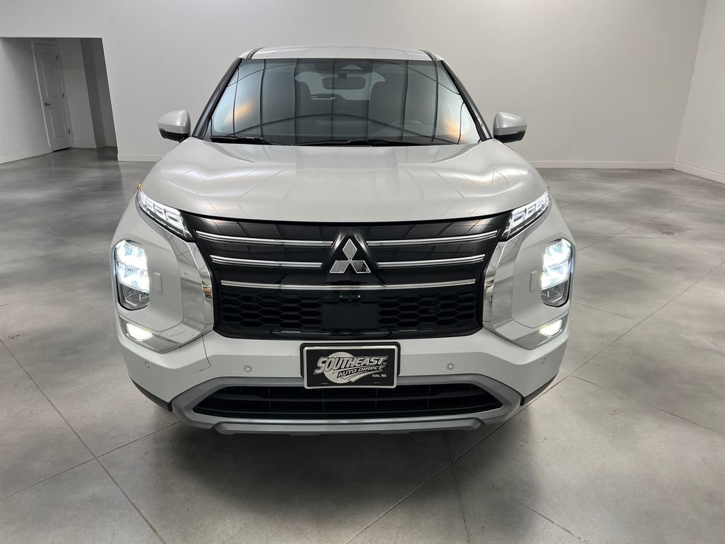 Used 2025 Mitsubishi Outlander SE AWD/4WD image 3
