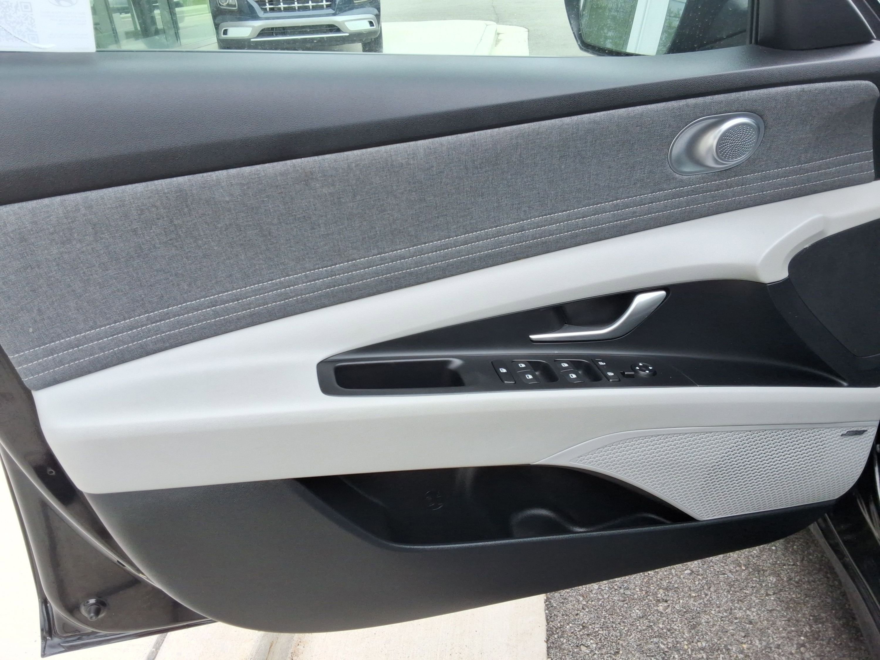 Used 2024 Hyundai Elantra Limited FWD image 22