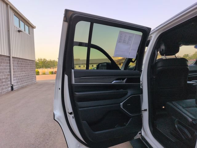 Used 2023 Jeep Wagoneer Series II AWD/4WD image 24