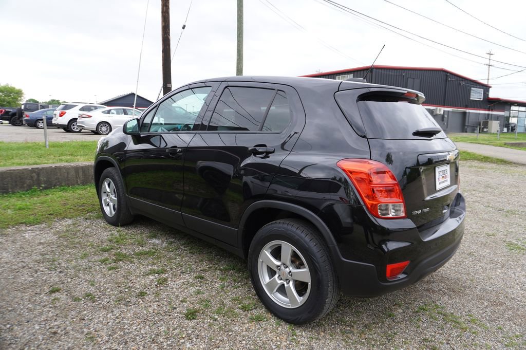 Used 2020 Chevrolet Trax LS w/ Tint and Cruise Package AWD/4WD image 5