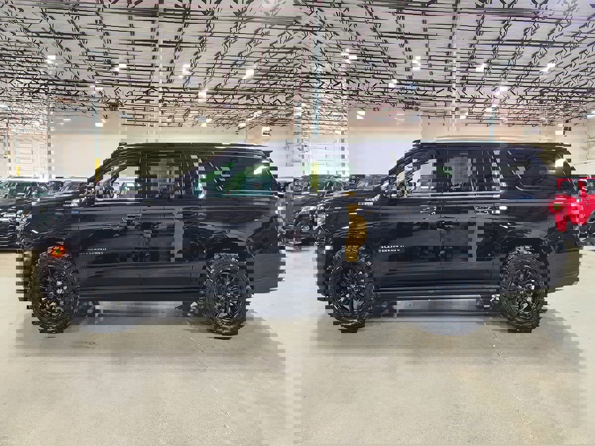 Used 2023 Chevrolet Suburban High Country image 7