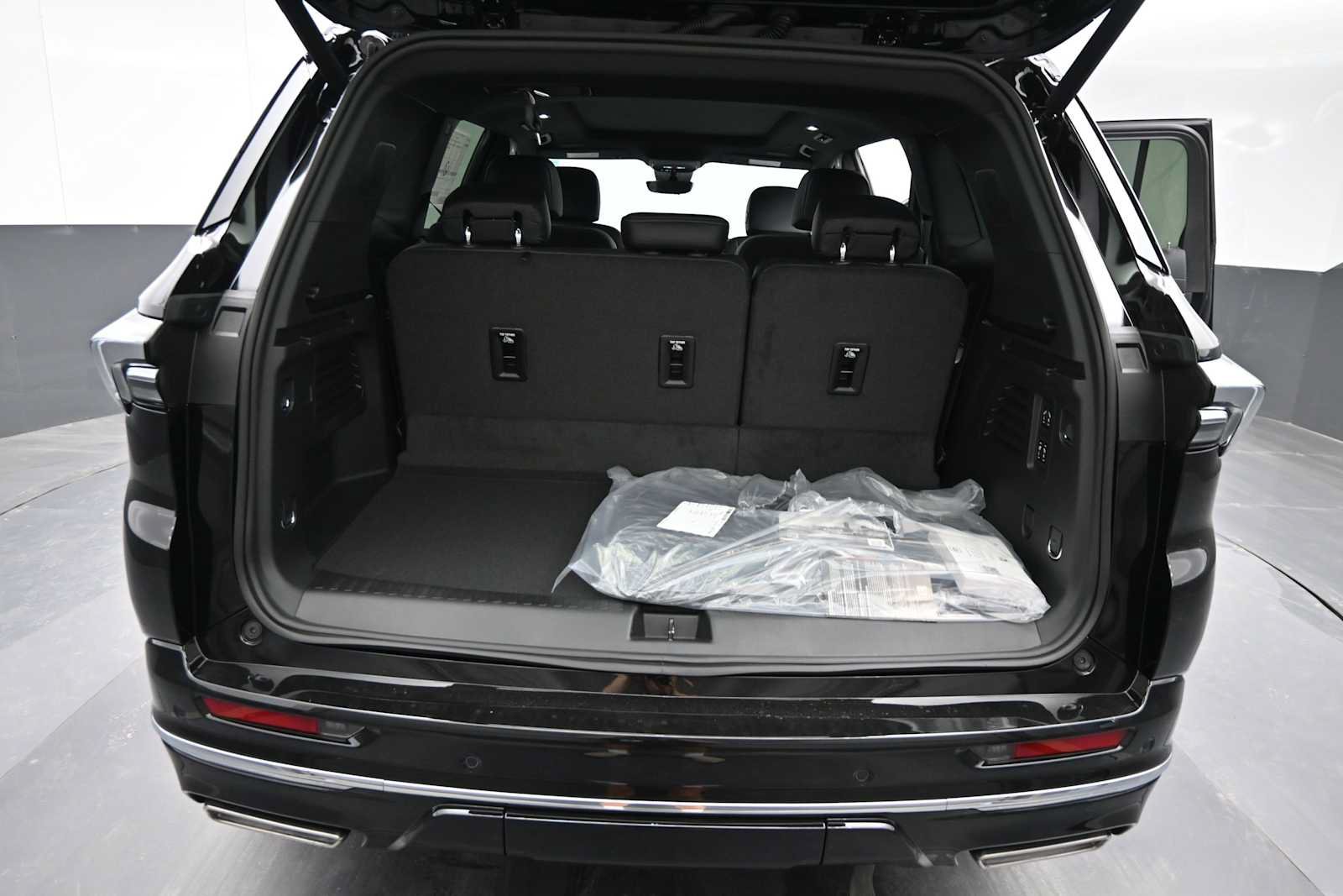 New 2026 Buick Enclave Avenir w/ Super Cruise Package AWD/4WD image 13