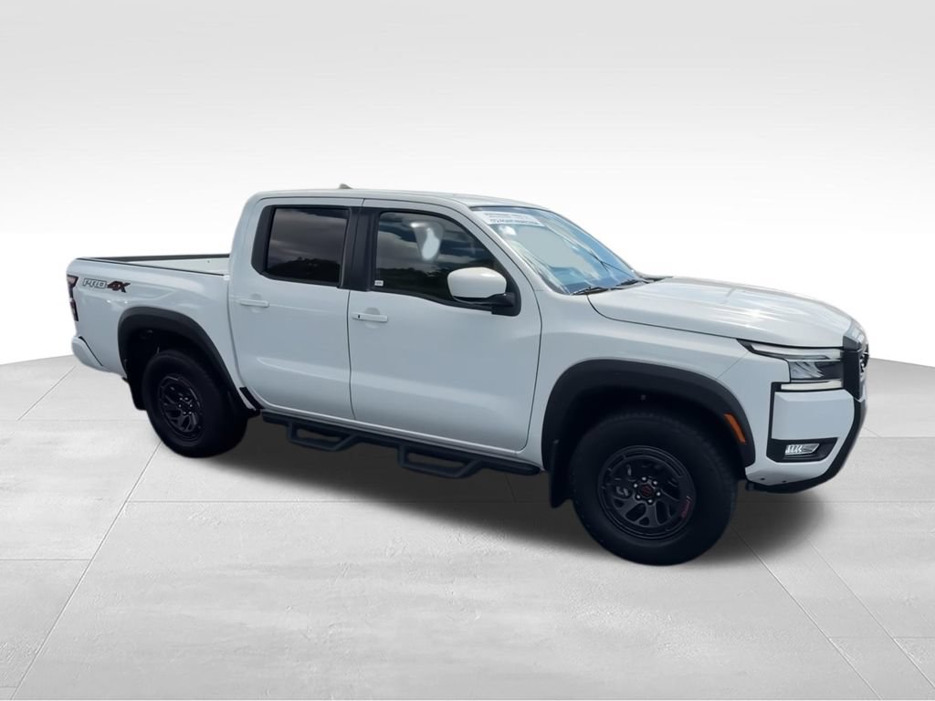 Used 2025 Nissan Frontier PRO-4X AWD/4WD image 3