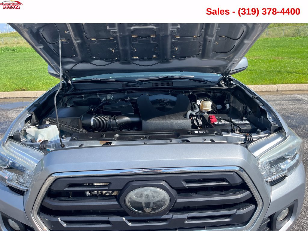 Used 2018 Toyota Tacoma SR5 w/ Four Season Floor Mat Package AWD/4WD image 21