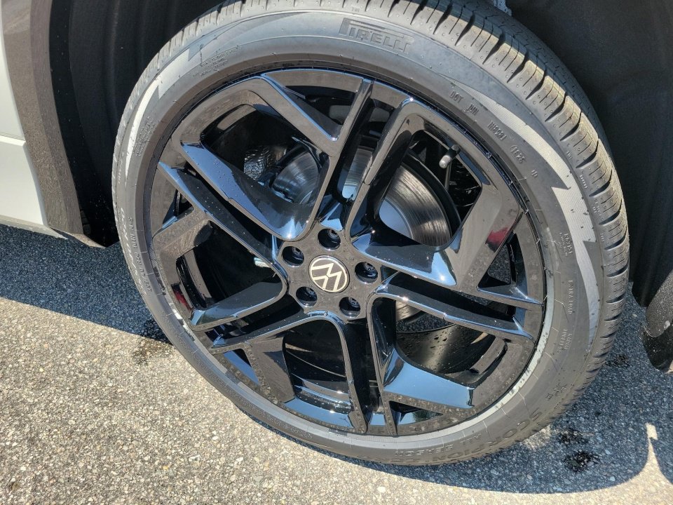 New 2026 Volkswagen Tiguan SE R-Line FWD image 22