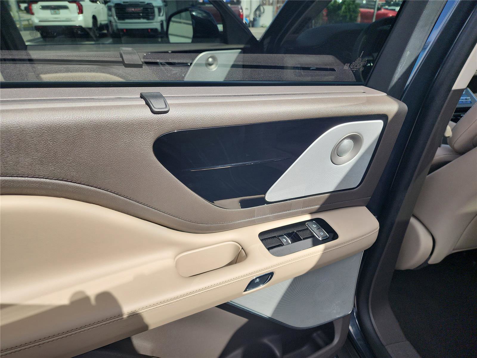 Used 2023 Lincoln Aviator Reserve w/ Equipment Group 201A image 17