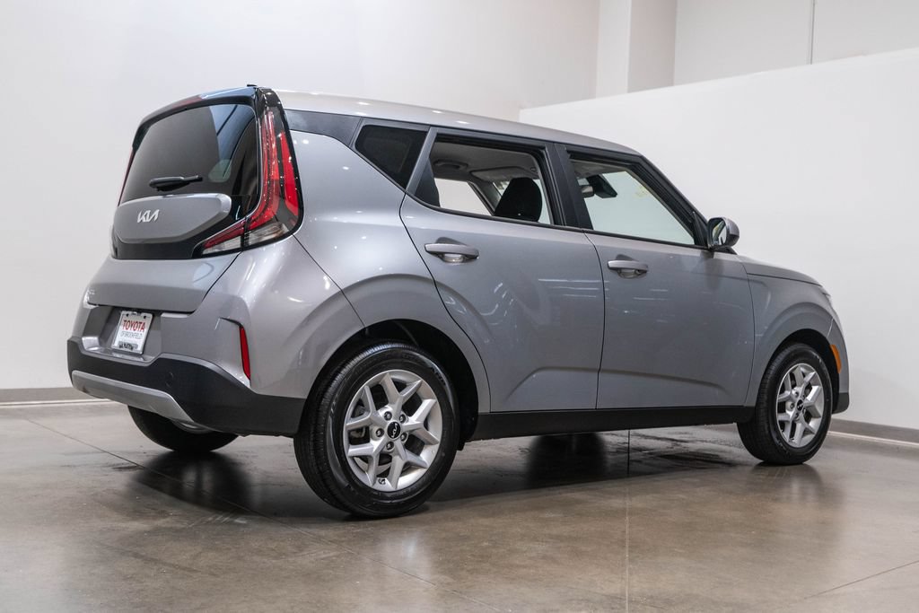 Used 2025 Kia Soul LX FWD image 9