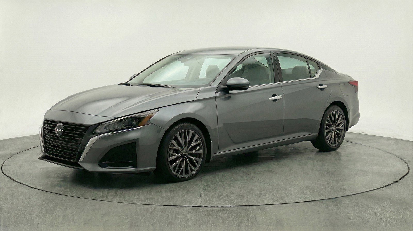 Used 2025 Nissan Altima 2.5 SV FWD image 3