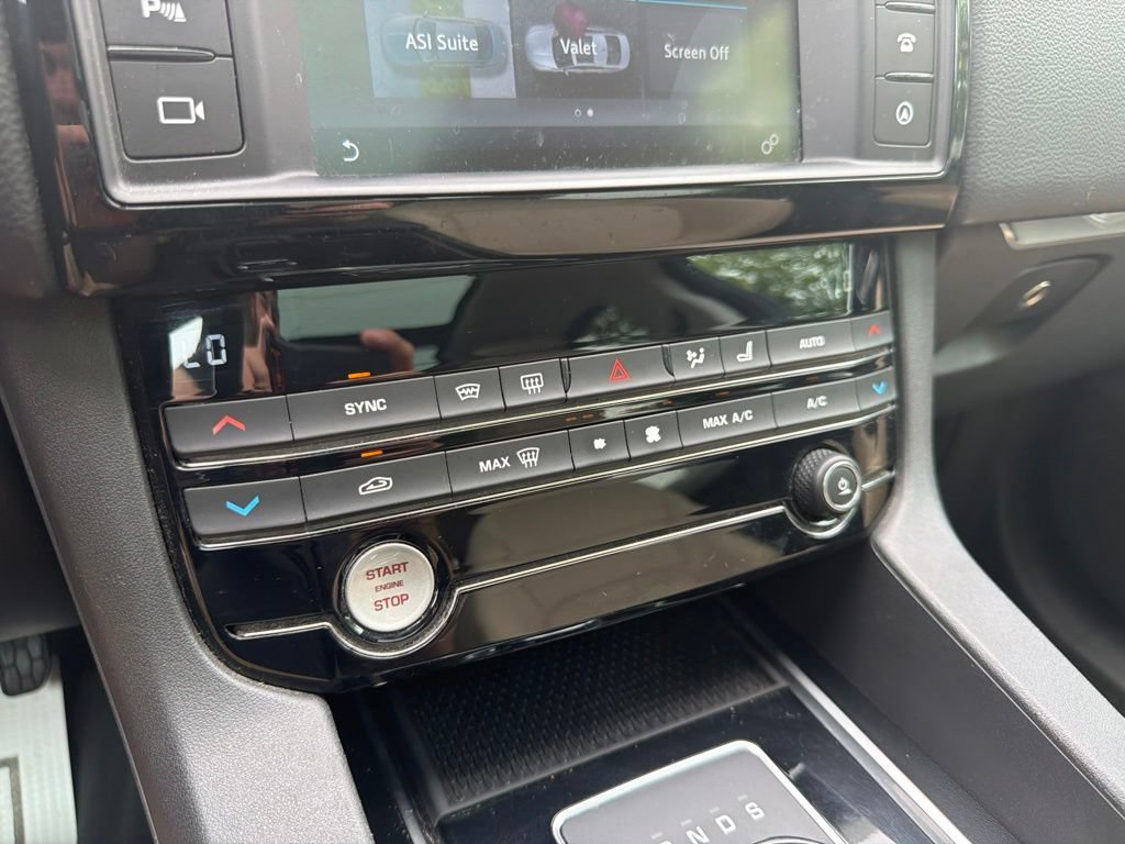 Used 2017 Jaguar F-PACE Premium AWD/4WD image 32