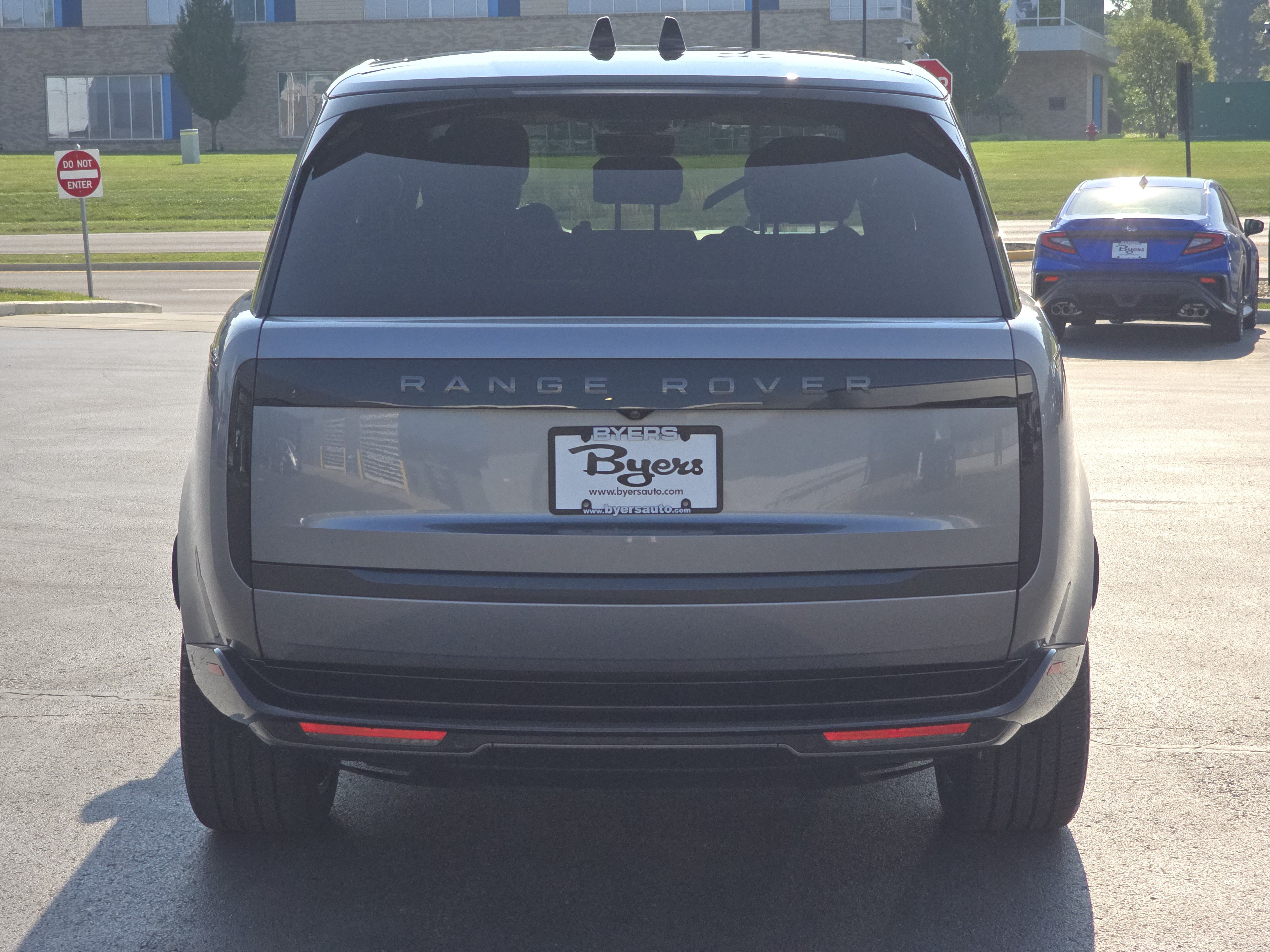 Used 2024 Land Rover Range Rover Long Wheelbase SE AWD/4WD image 6