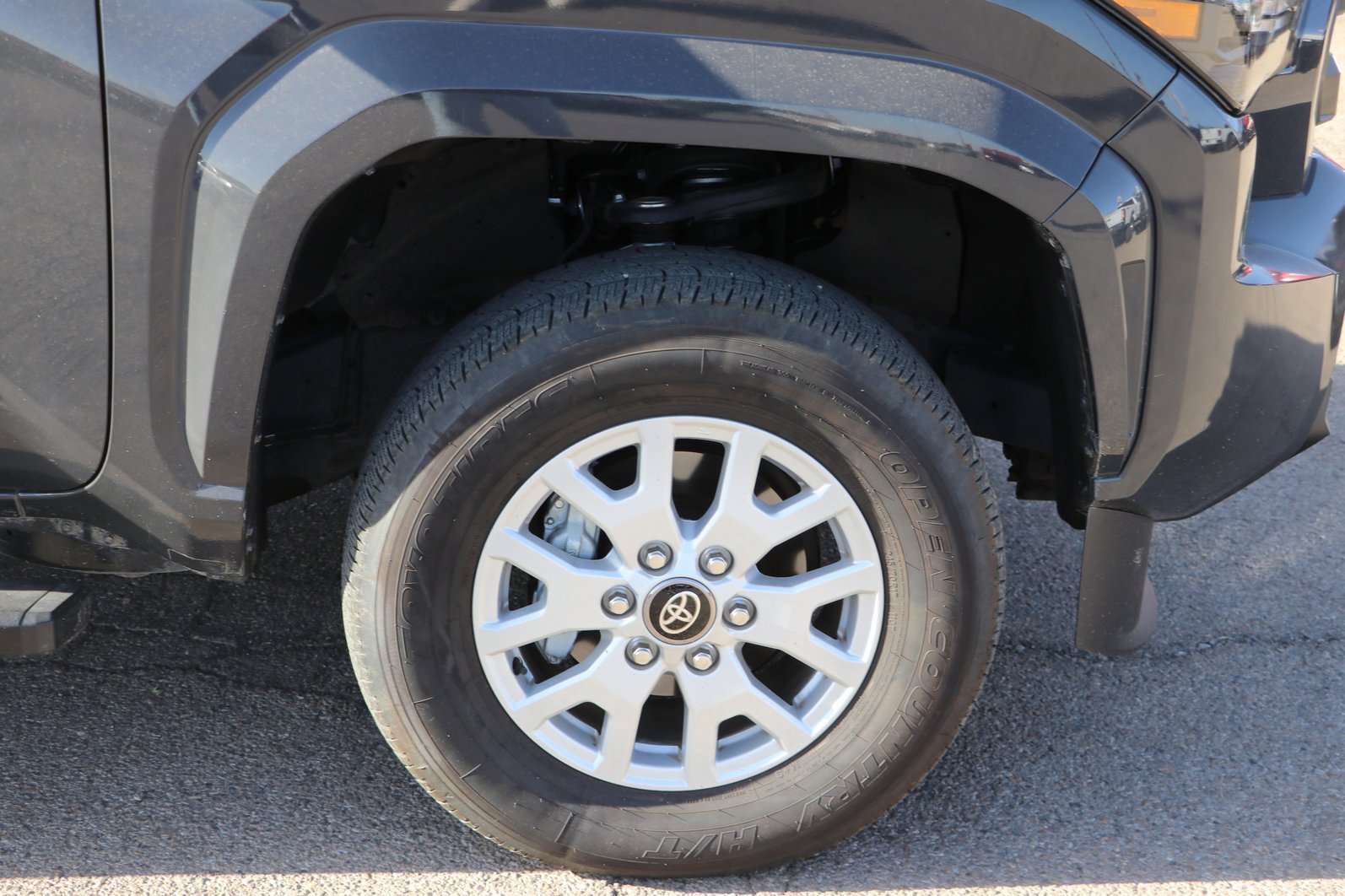 Used 2025 Toyota Tacoma SR5 AWD/4WD image 9