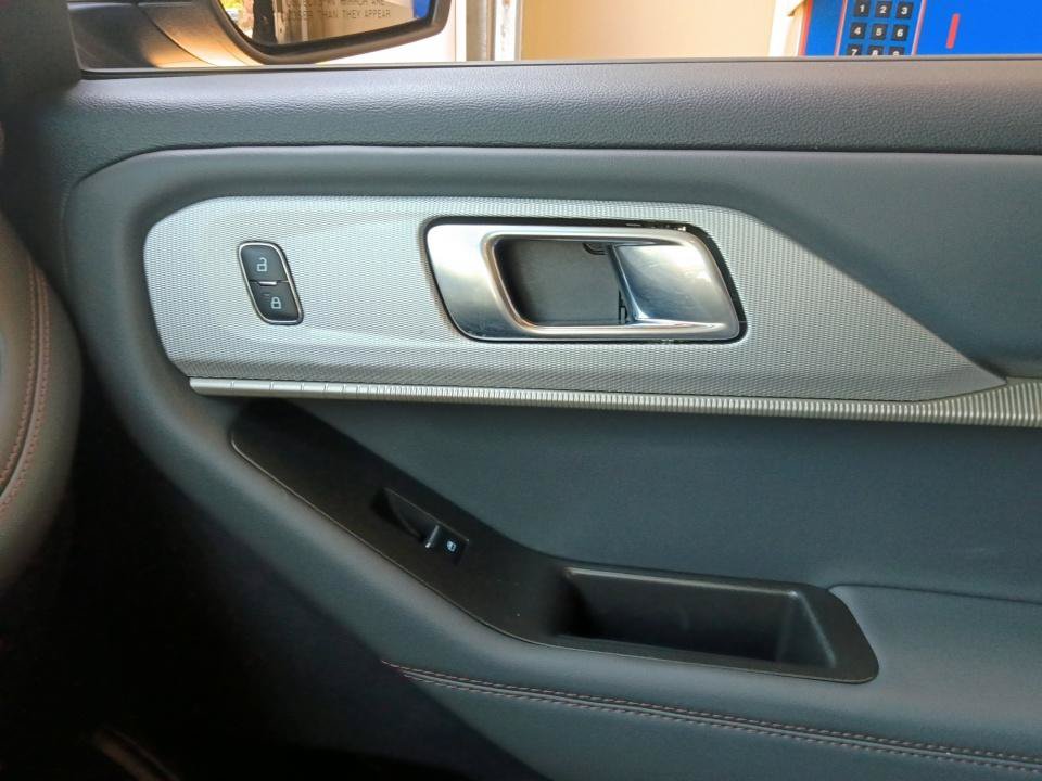 Used 2025 Ford Explorer Active RWD image 34