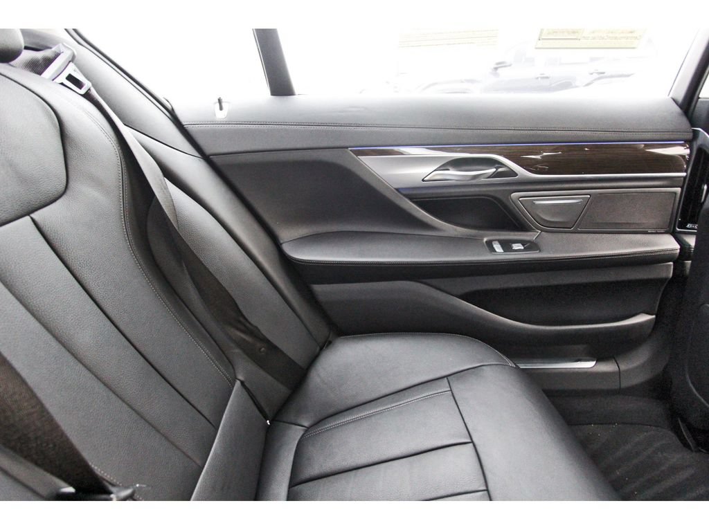 Used 2017 BMW 740i RWD image 11