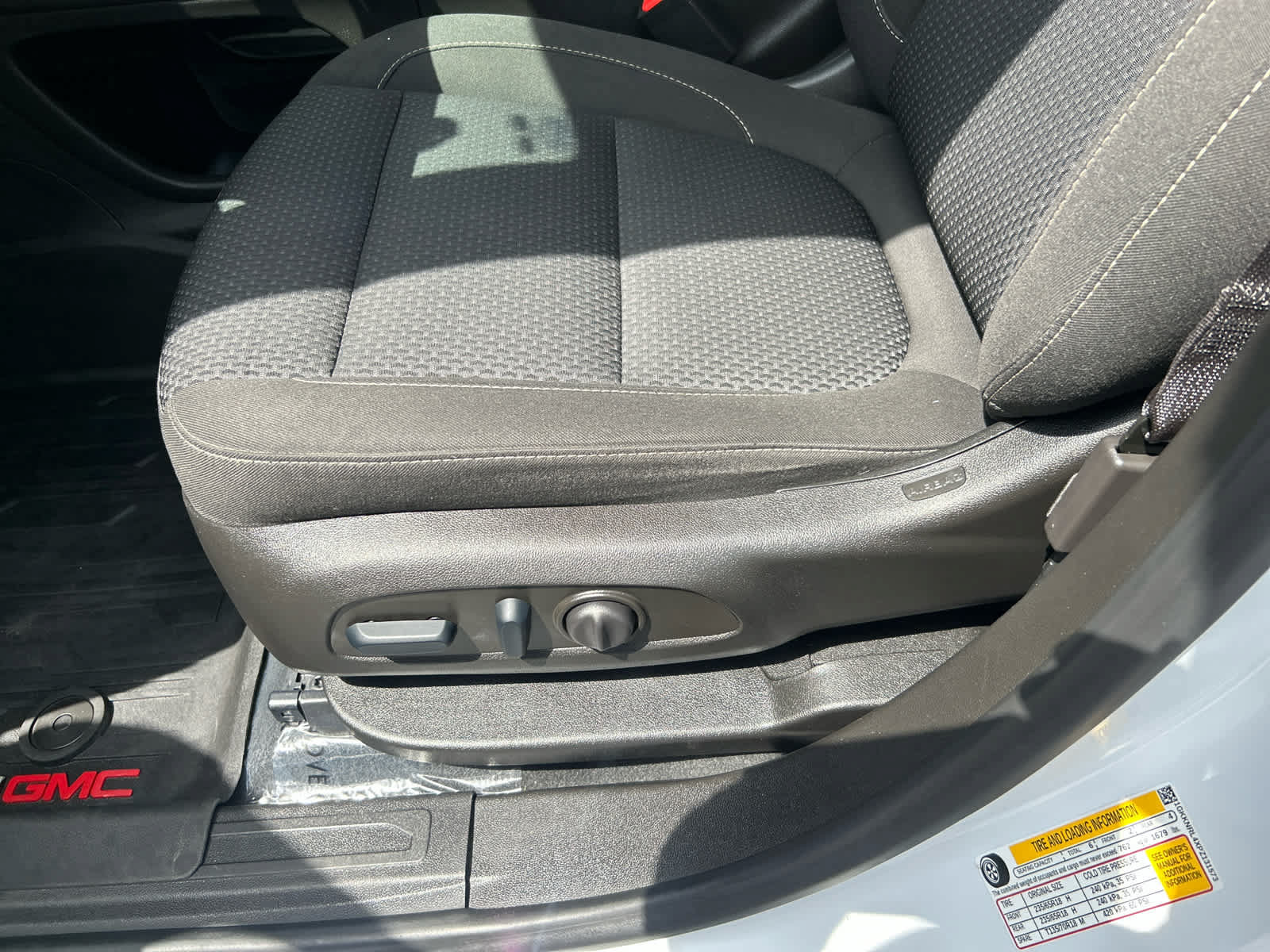Used 2023 GMC Acadia SLE w/ Driver Convenience Package AWD/4WD image 11