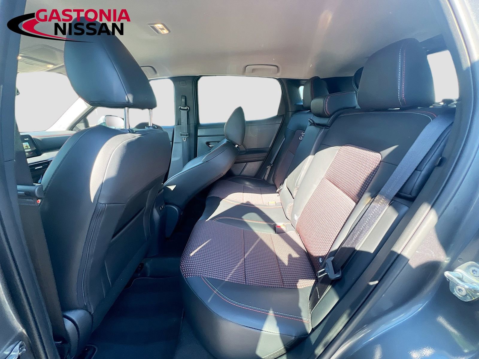 Used 2025 Nissan Kicks SR image 31