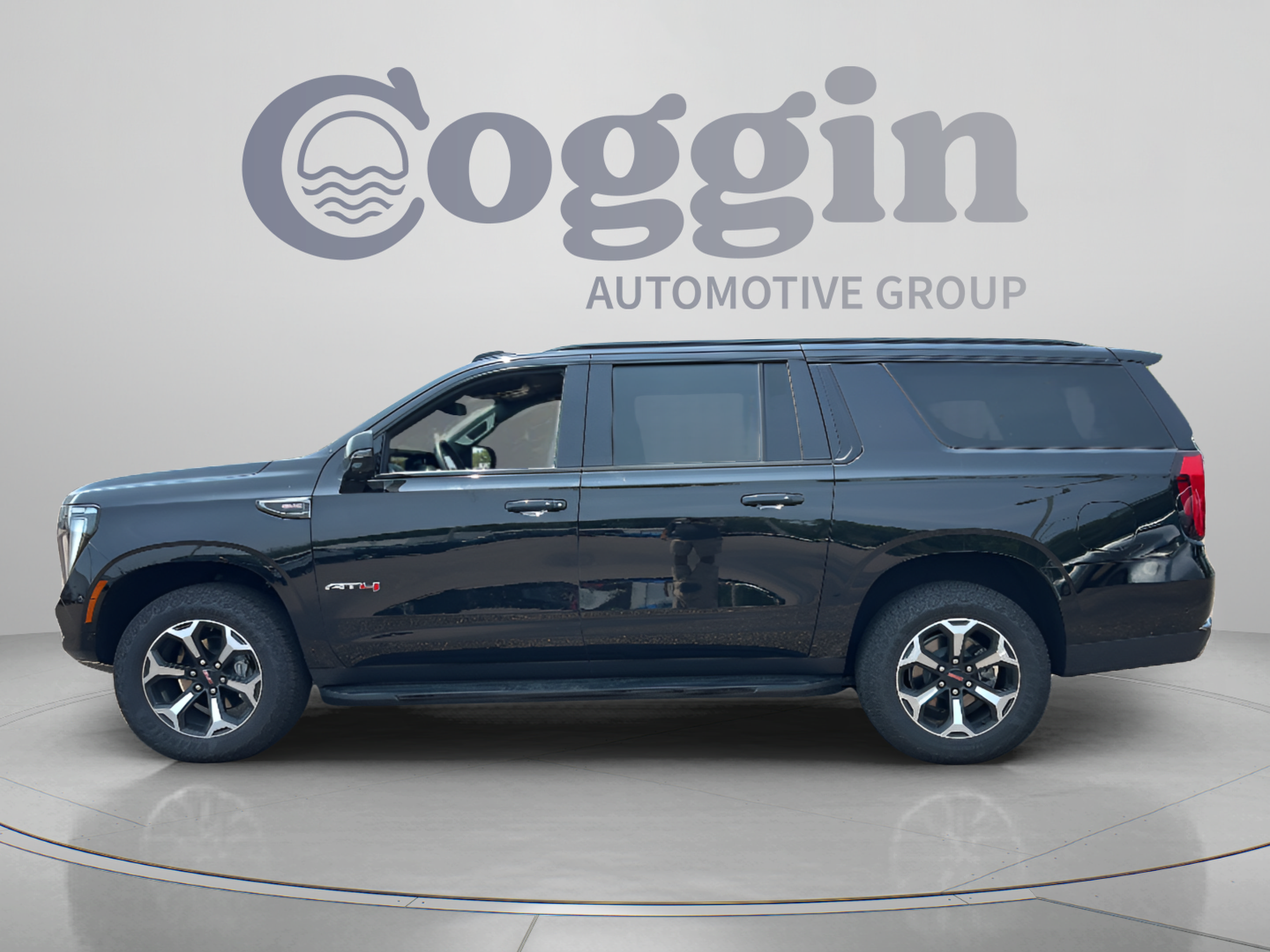 Used 2025 GMC Yukon XL AT4 AWD/4WD image 2