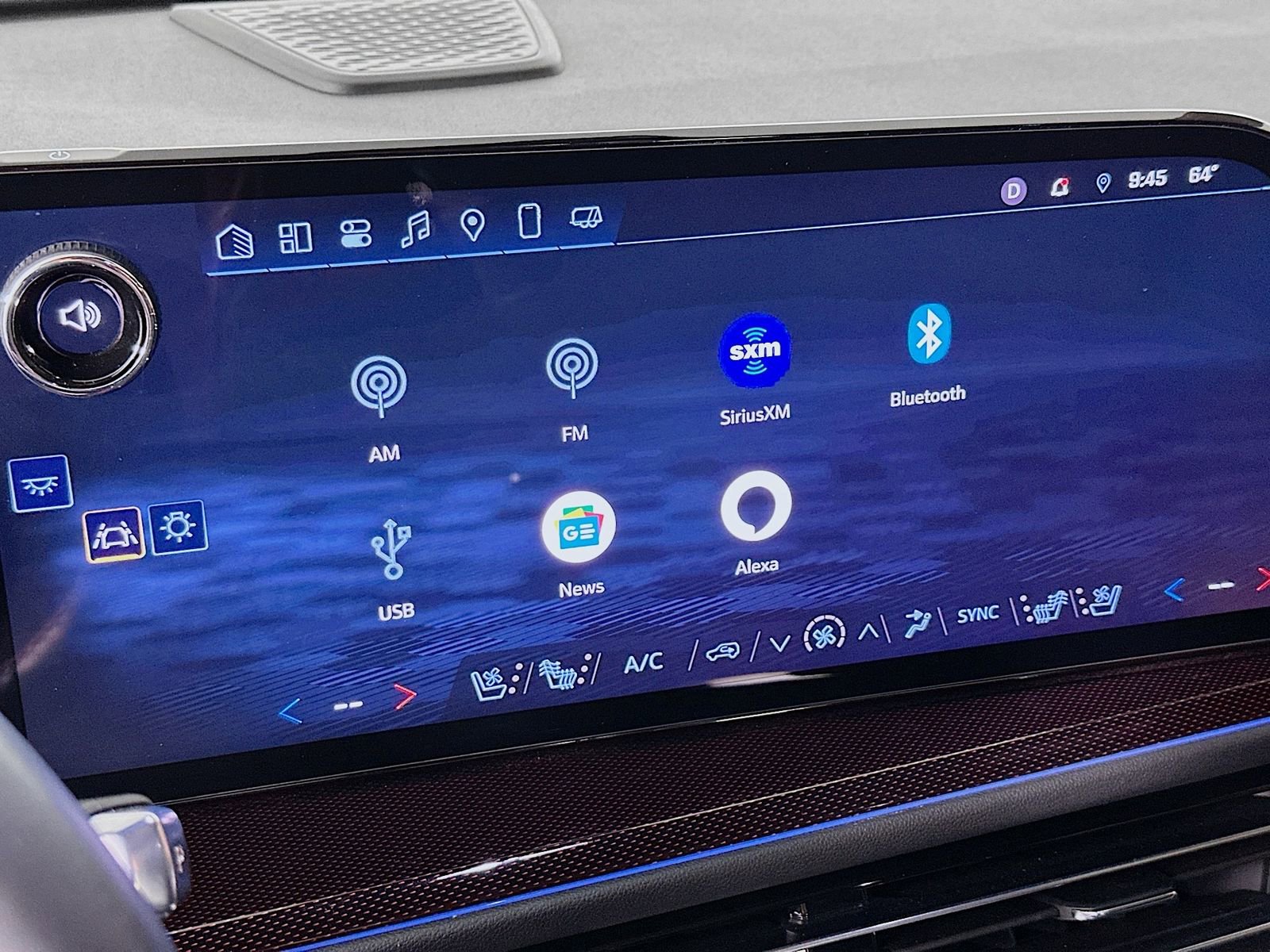 Used 2025 Chevrolet Traverse RS image 16