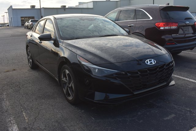 Used 2023 Hyundai Elantra SEL w/ Convenience Package FWD image 3