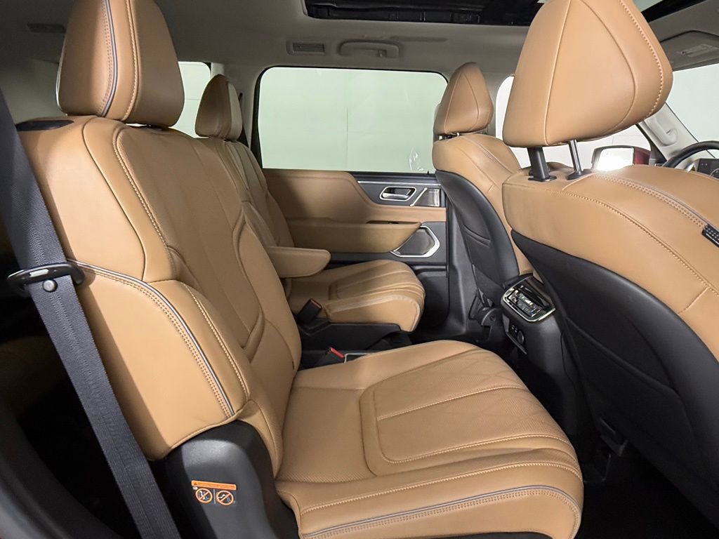 Used 2025 INFINITI QX80 Sensory image 32