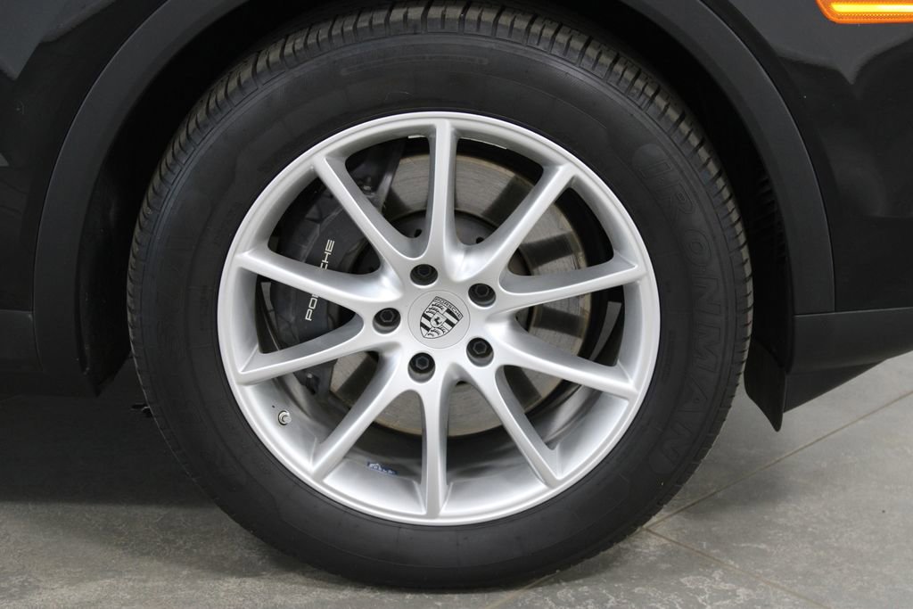 Used 2024 Porsche Cayenne AWD/4WD image 12