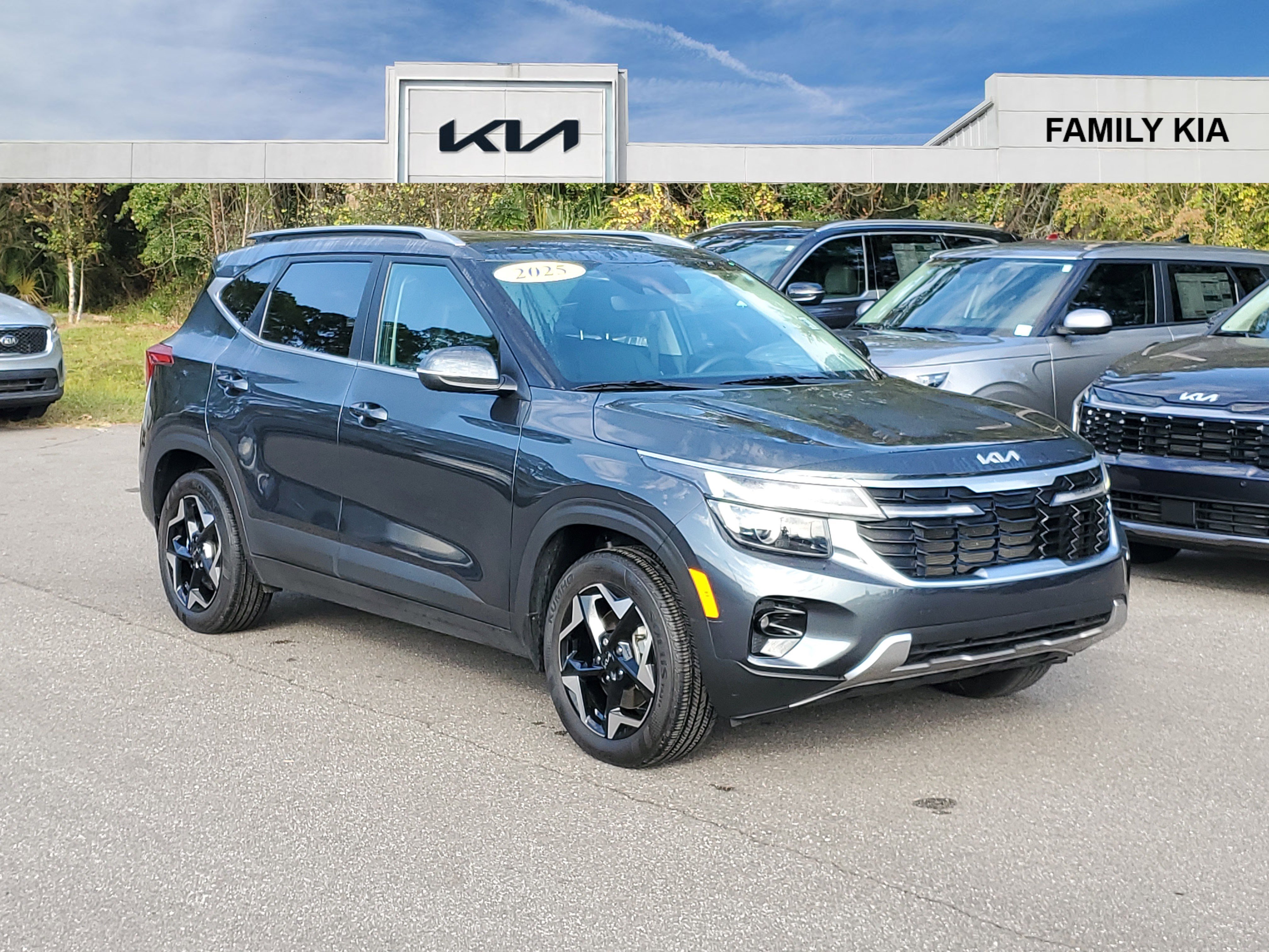 Certified 2025 Kia Seltos EX