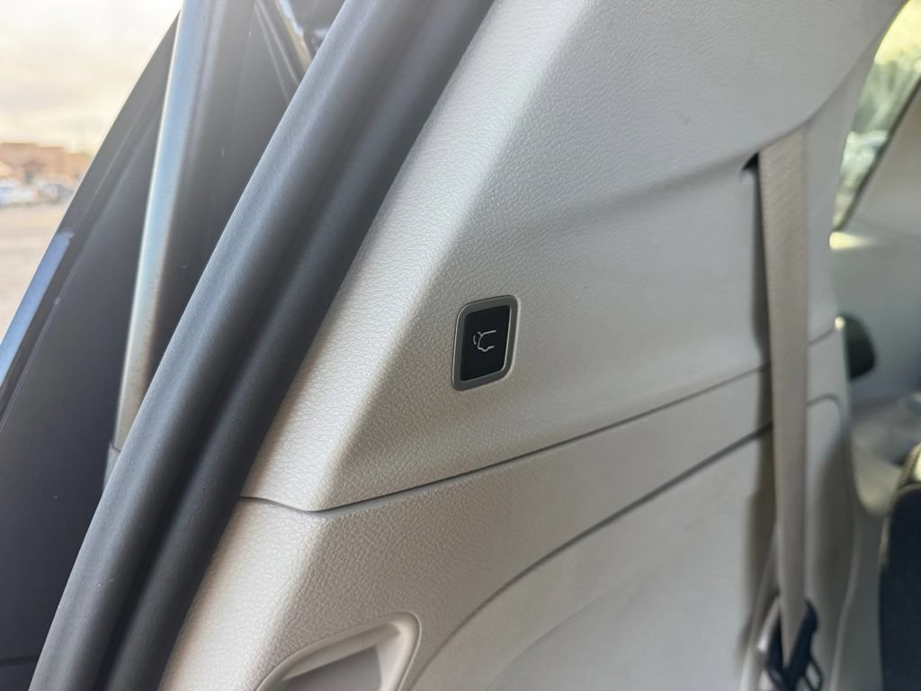 Used 2024 Chrysler Pacifica Limited FWD image 26