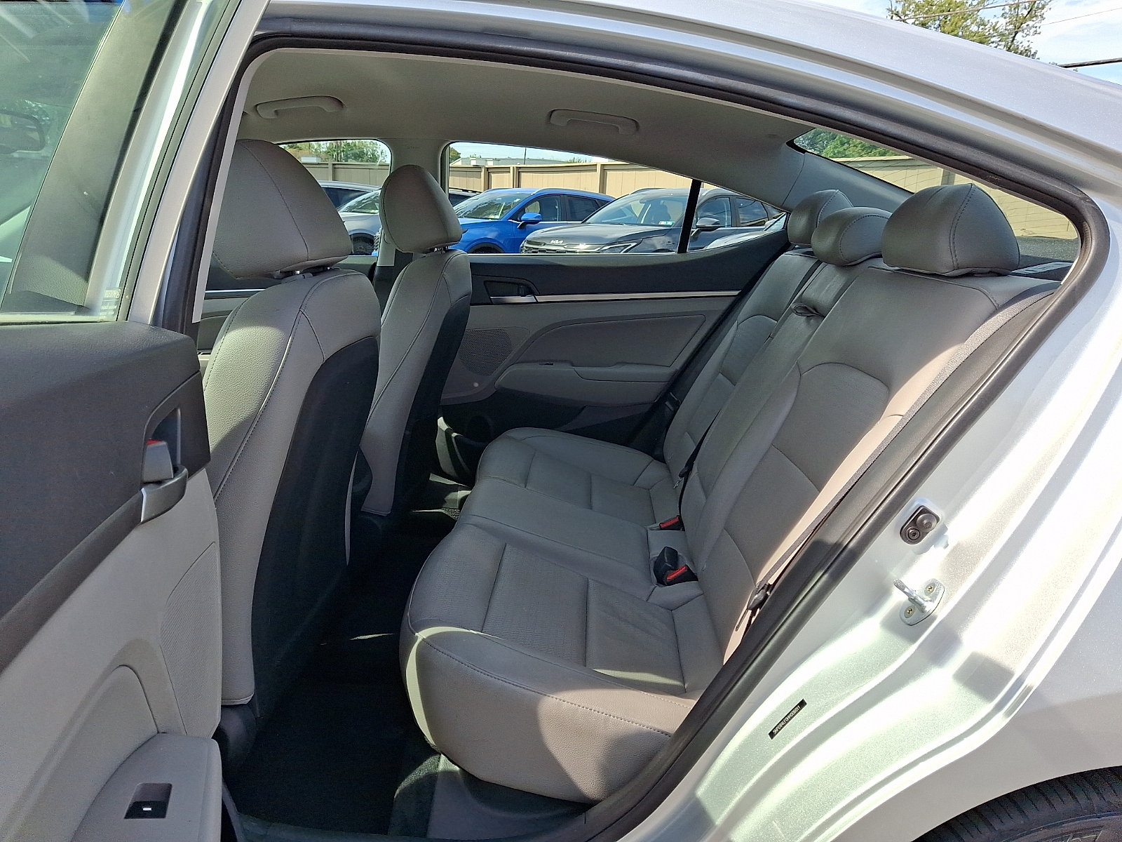 Used 2017 Hyundai Elantra Limited FWD image 11