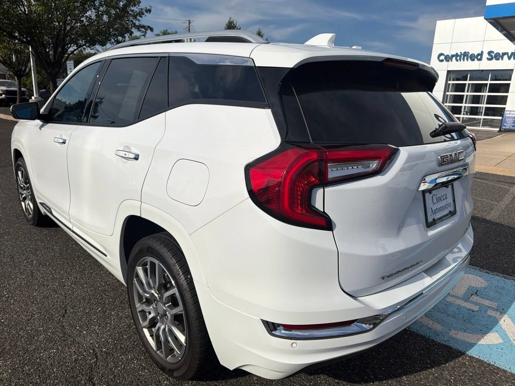 Used 2024 GMC Terrain Denali w/ Denali Premium Package AWD/4WD image 8