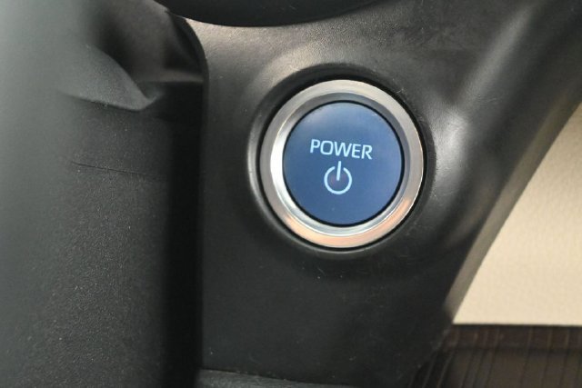 Used 2021 Toyota Sienna XLE FWD image 21
