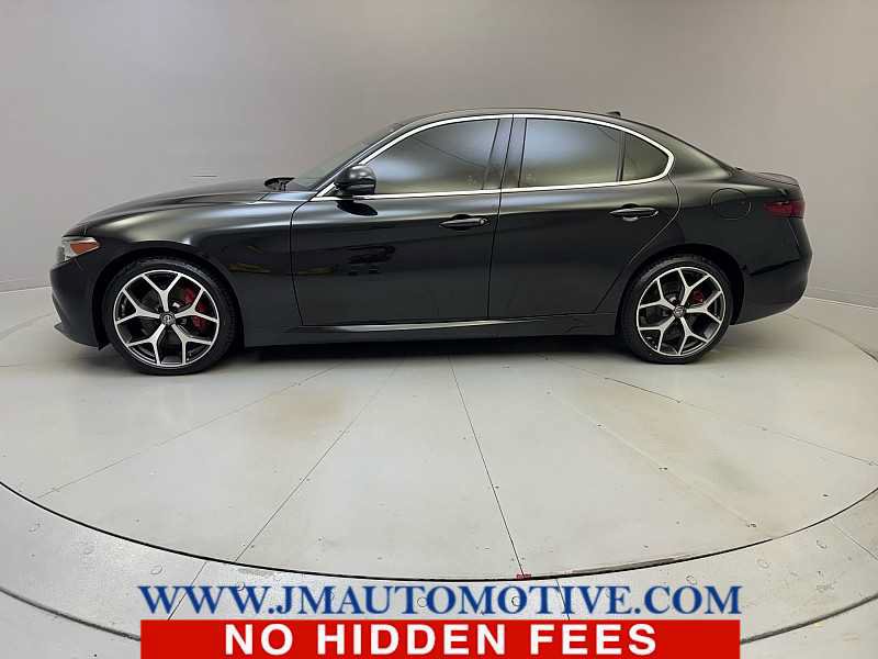 Used 2020 Alfa Romeo Giulia Ti w/ Active Blind Spot Package AWD/4WD image 2