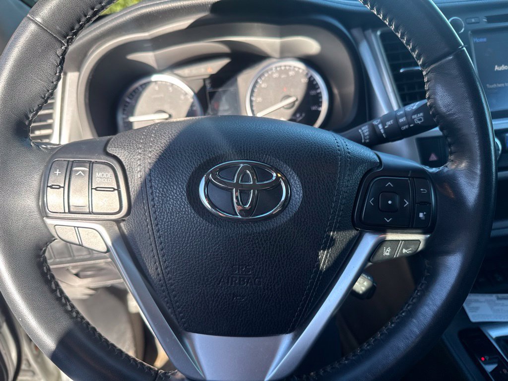 Used 2018 Toyota Highlander XLE AWD/4WD image 17