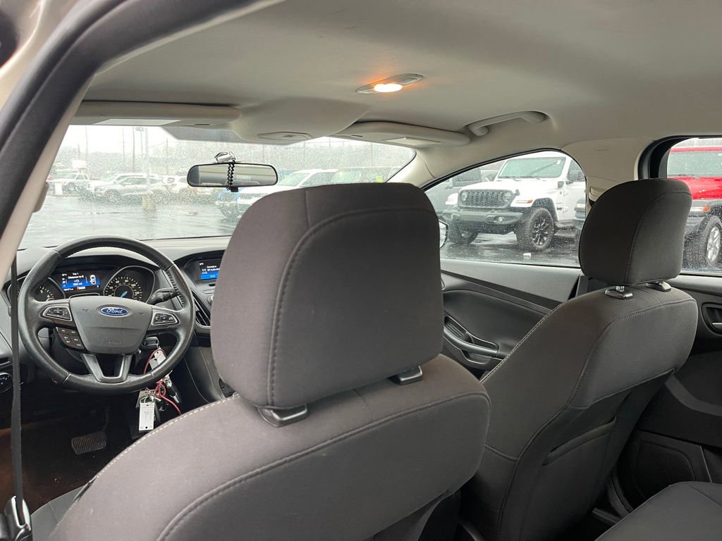 Used 2016 Ford Focus SE w/ SE Sport Package image 11
