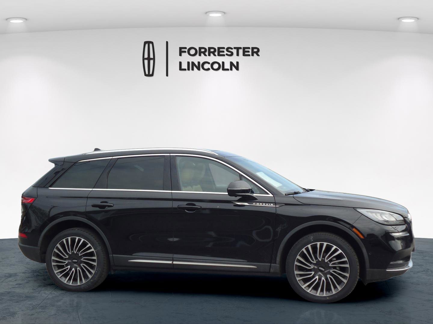 Used 2022 Lincoln Corsair Reserve w/ Equipment Group 201A AWD/4WD image 2