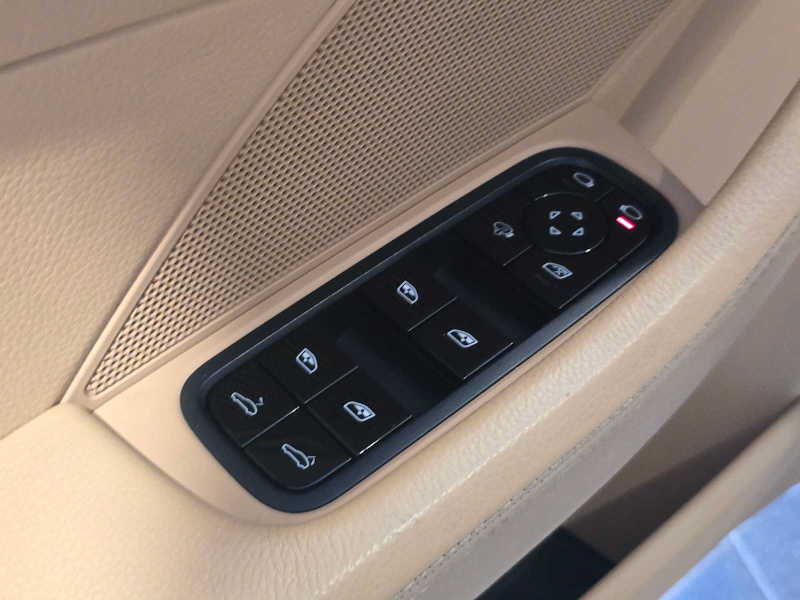 Used 2020 Porsche Panamera 4 AWD/4WD image 23