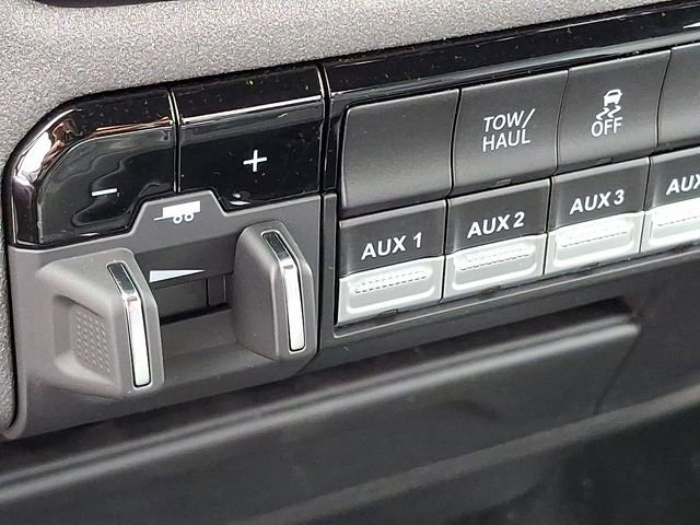 Used 2024 RAM 2500 Tradesman w/ Chrome Appearance Group image 17