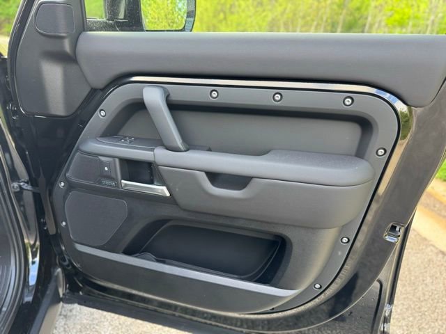 New 2026 Land Rover Defender 110 X-Dynamic SE AWD/4WD image 18